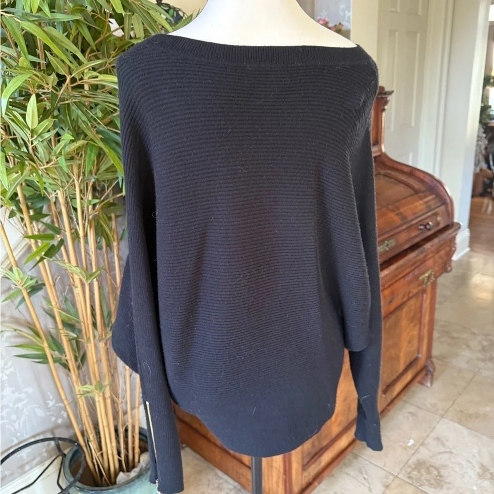 CARMEN by MARC VALVO ladies pull over a crewneck long sleeve black sweater MED - Picture 12 of 14
